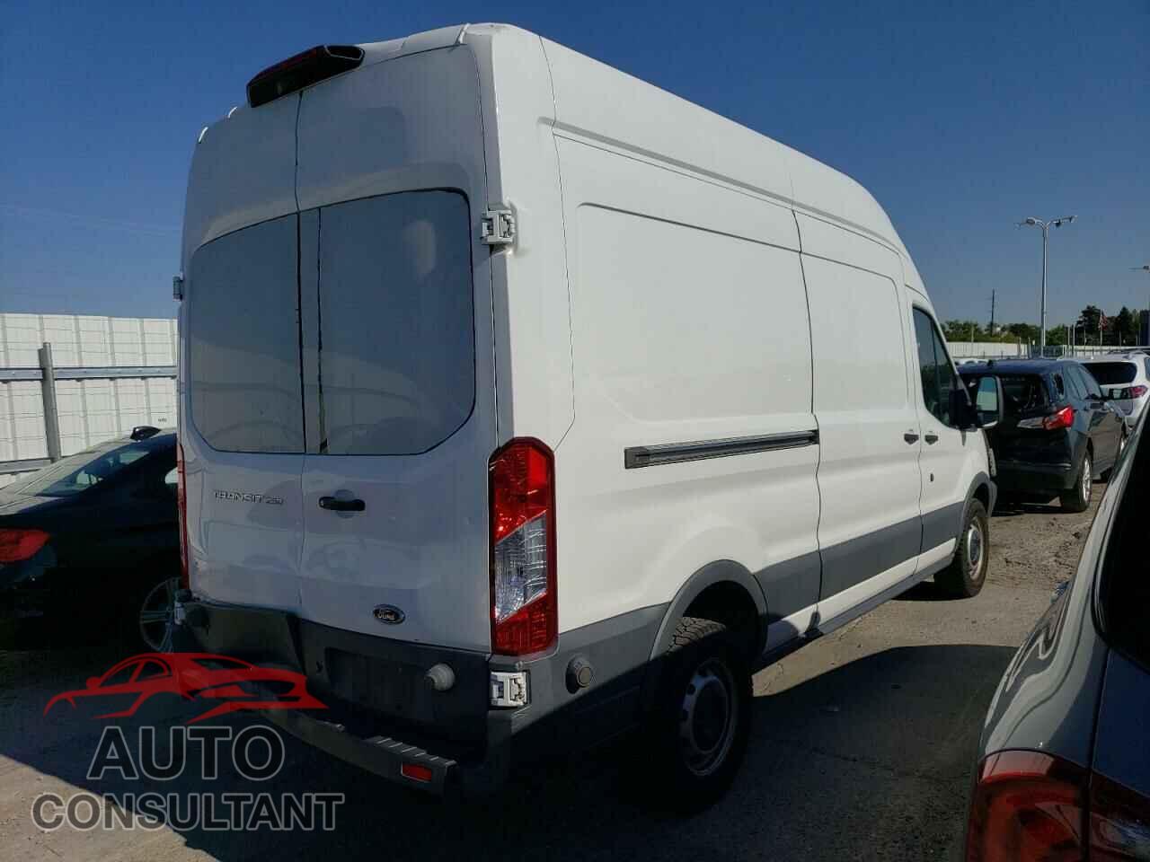 FORD TRANSIT 2018 - 1FTYR2XM4JKA85105