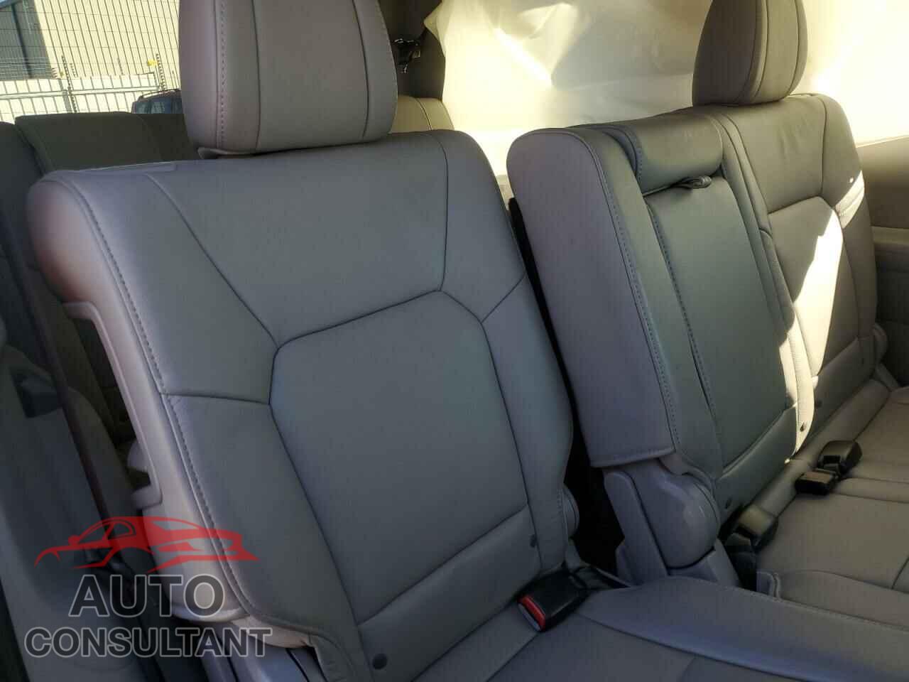 HONDA PILOT 2015 - 5FNYF3H50FB011027