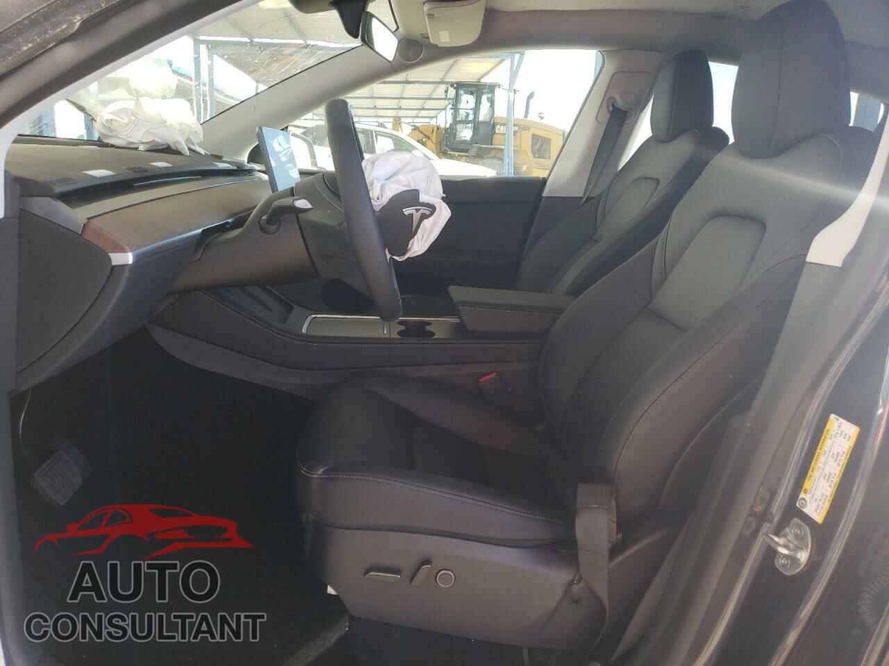 TESLA MODEL Y 2024 - 7SAYGDEE4RF127409