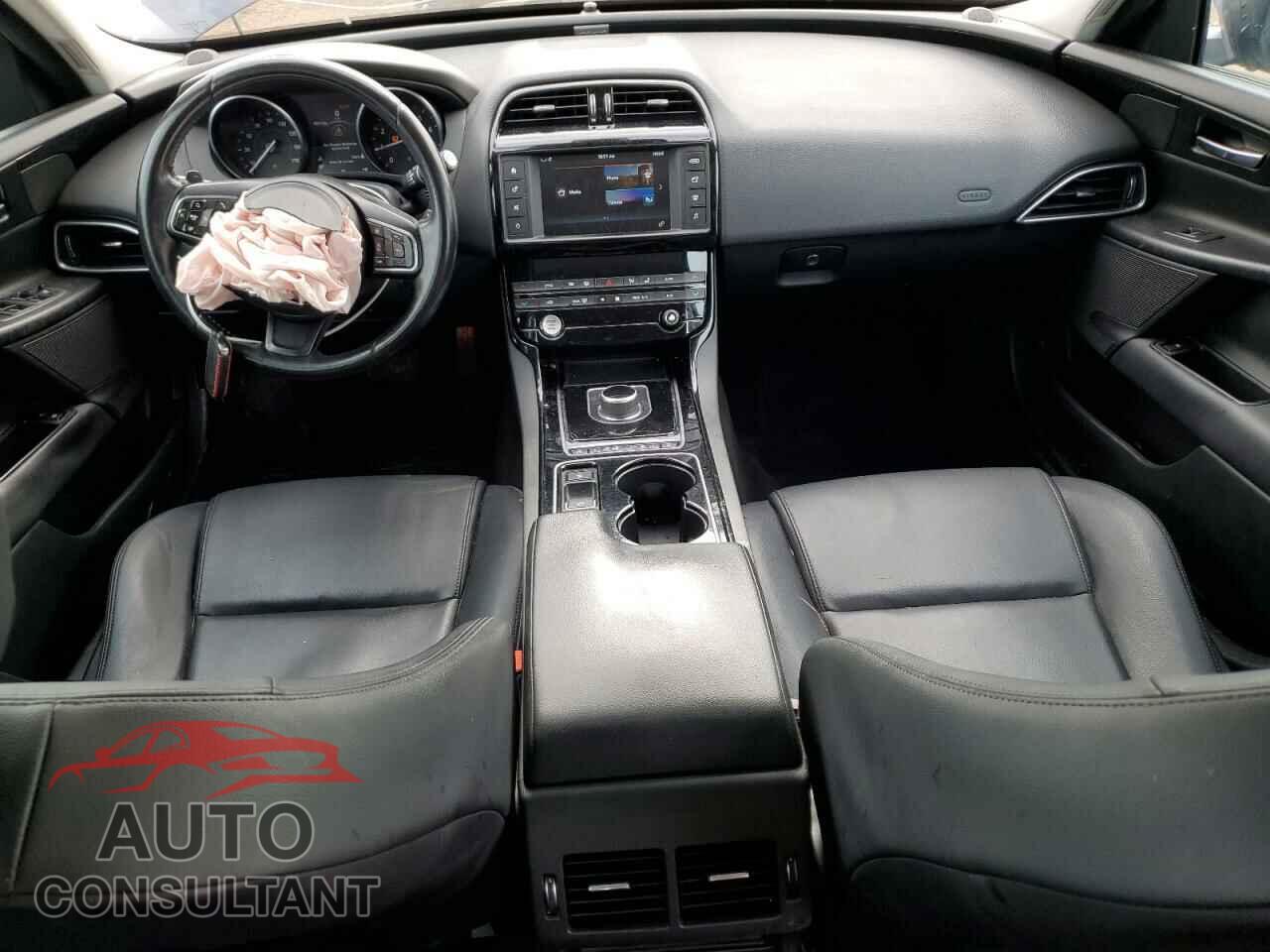 JAGUAR XE 2017 - SAJAR4BG8HA965451