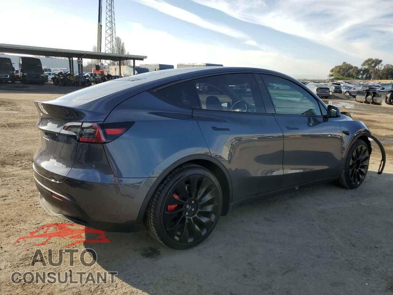 TESLA MODEL Y 2023 - 7SAYGDEFXPF636202