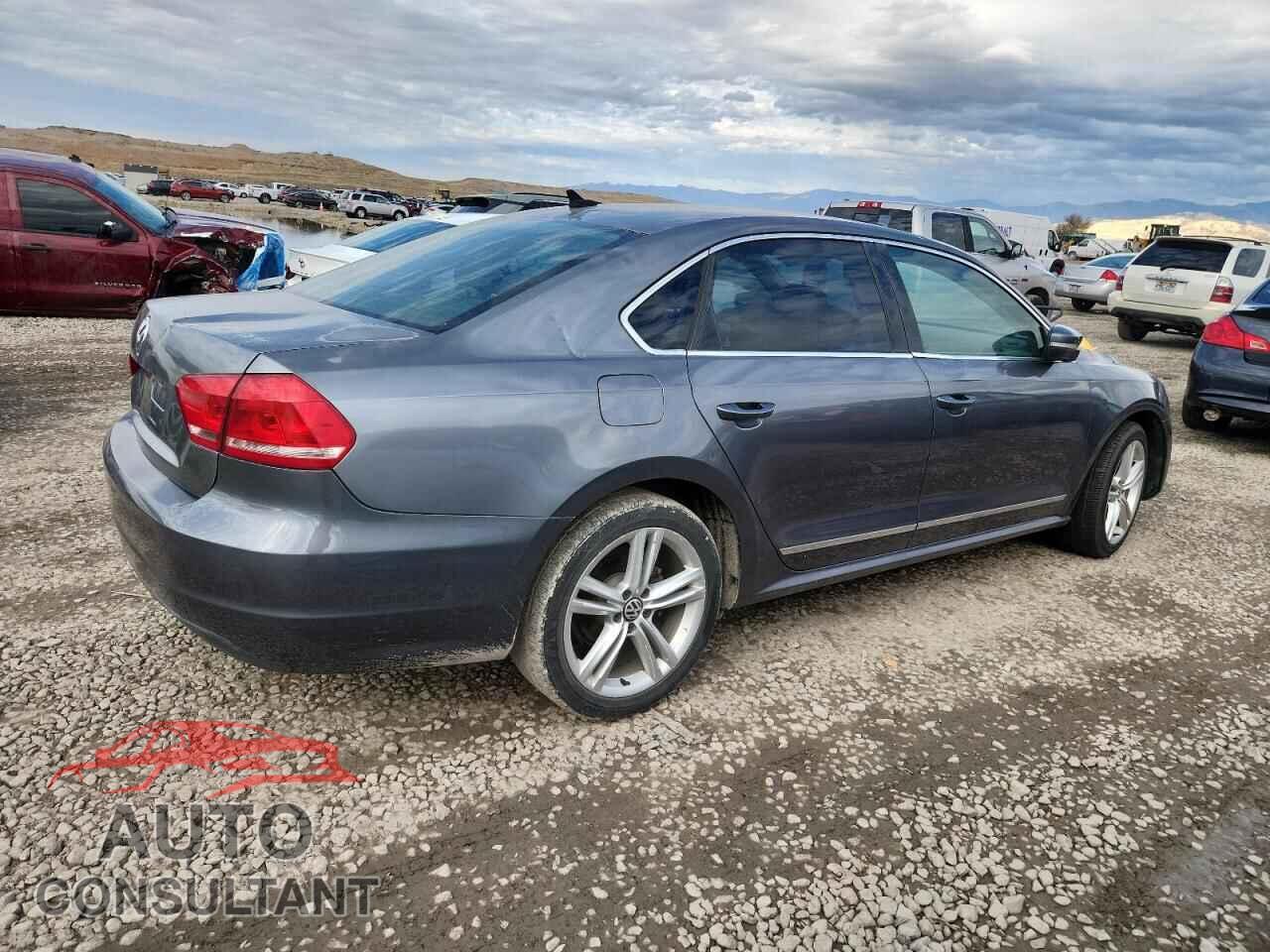 VOLKSWAGEN PASSAT 2013 - 1VWBN7A37DC041867