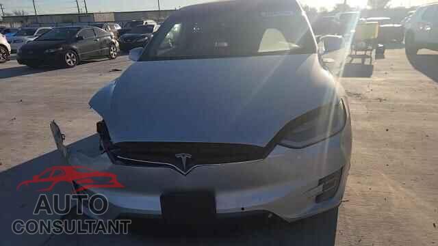TESLA MODEL X 2018 - 5YJXCAE20JF091876