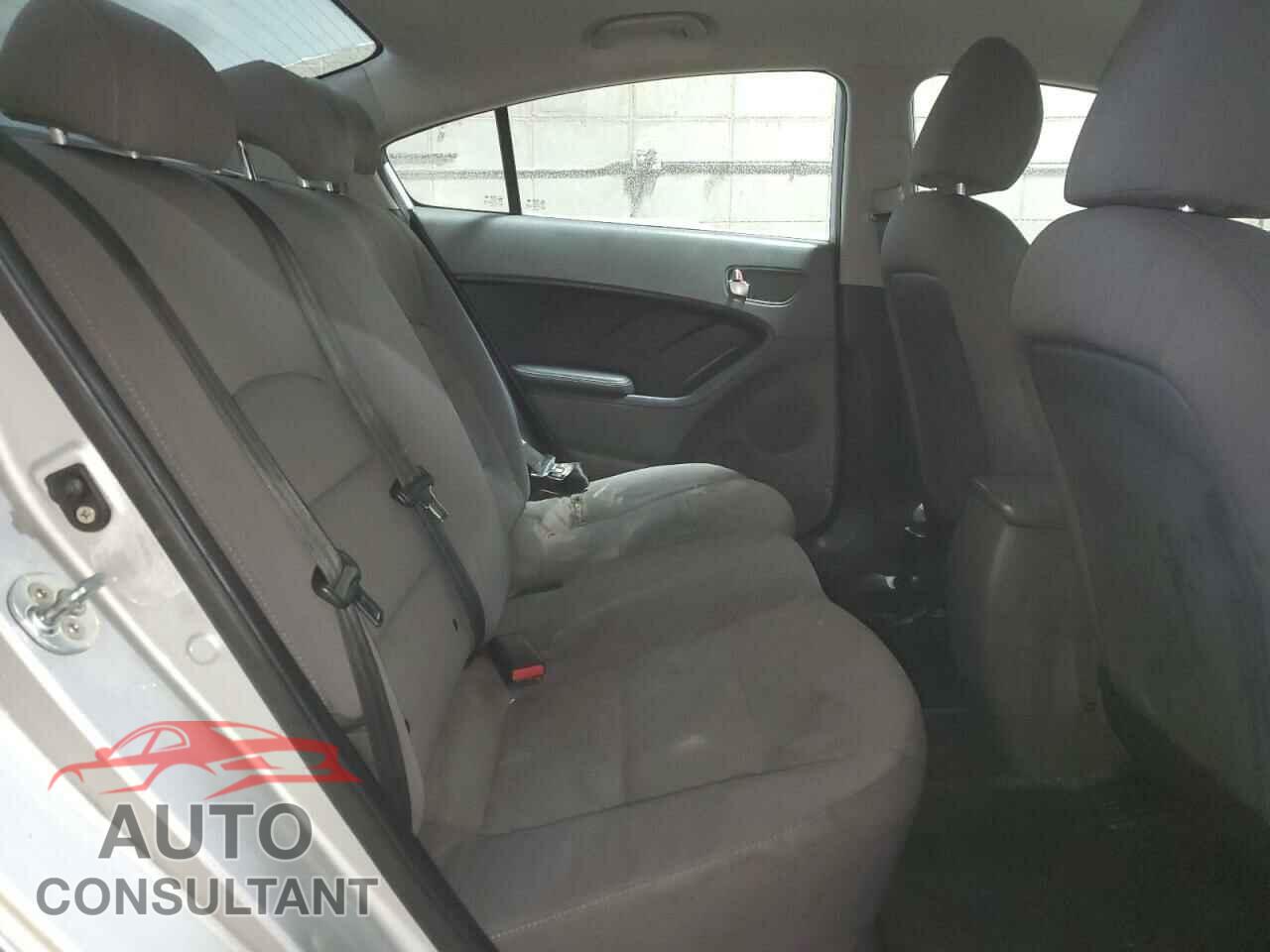 KIA FORTE 2017 - 3KPFK4A74HE018155