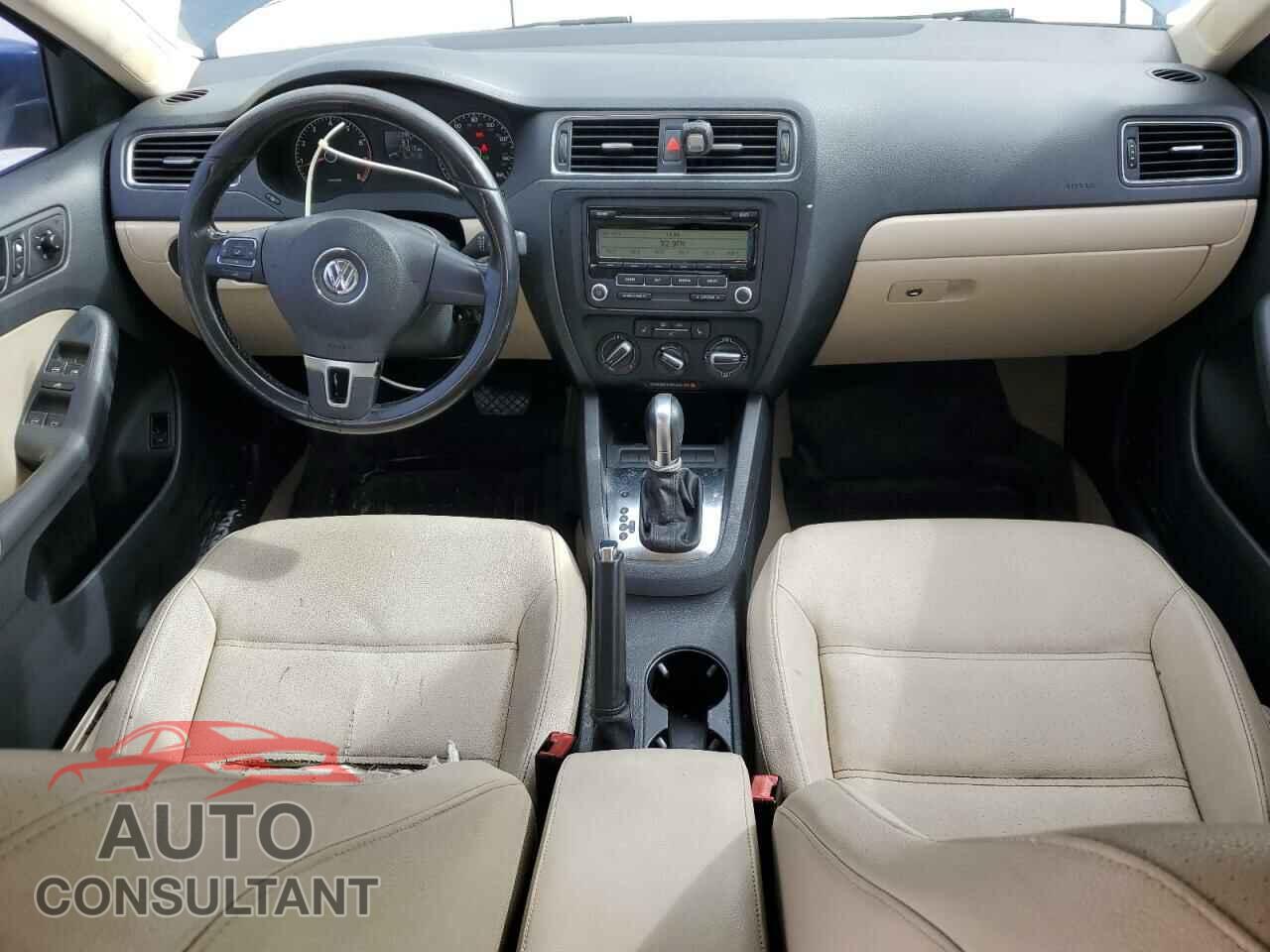 VOLKSWAGEN JETTA 2011 - 3VWDX7AJ0BM320221