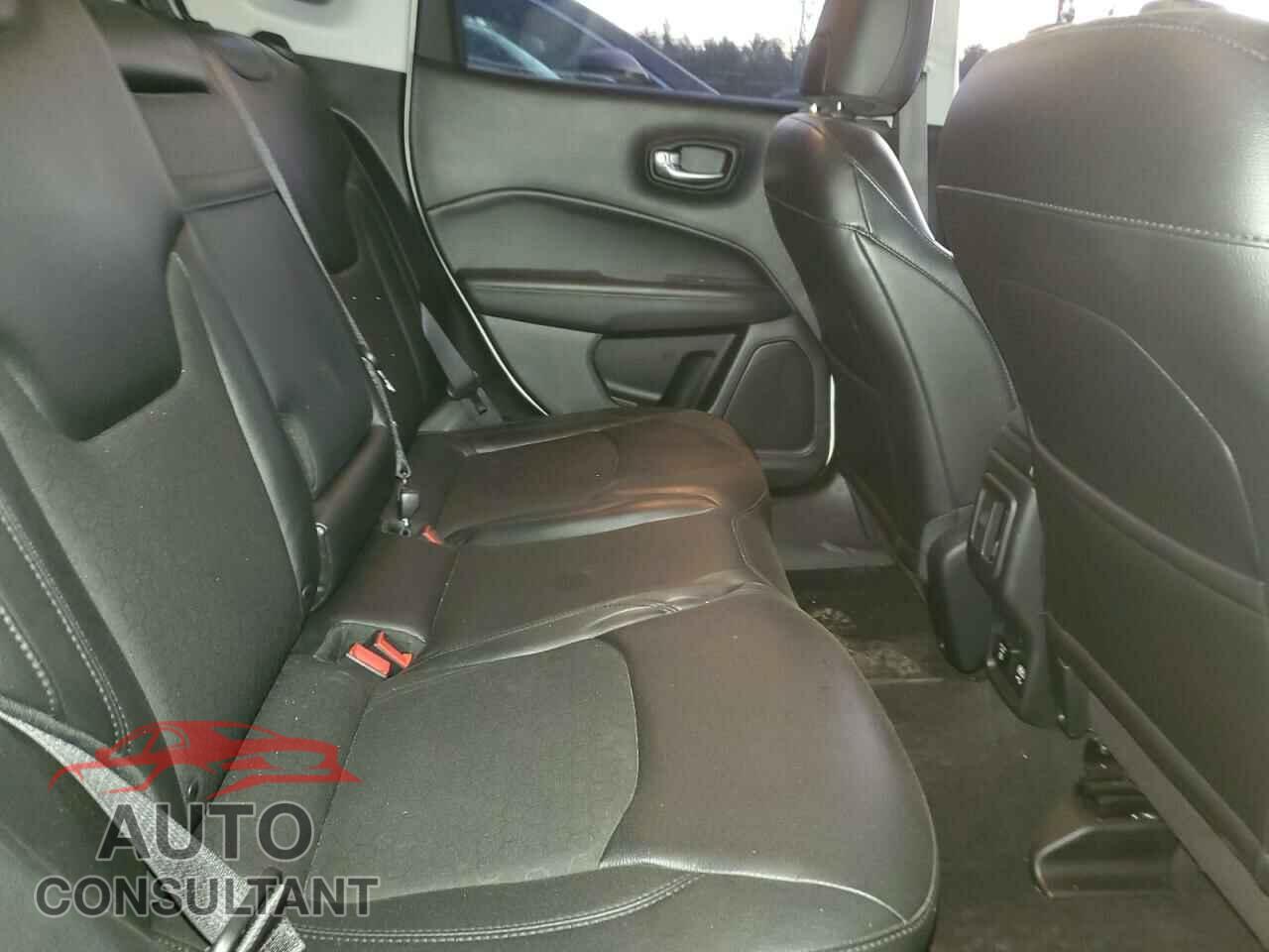 JEEP COMPASS 2018 - 3C4NJDBB7JT395579