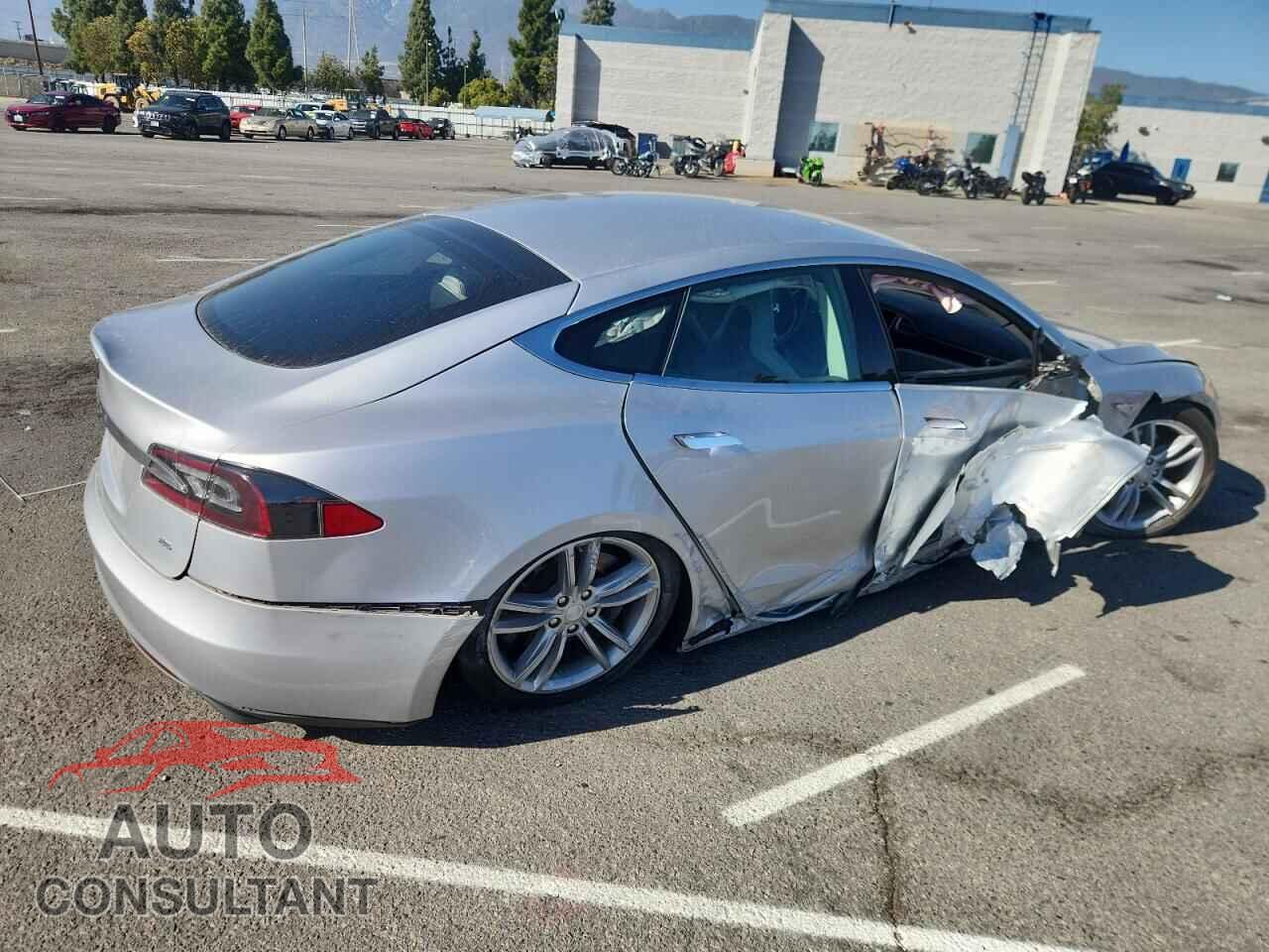 TESLA MODEL S 2013 - 5YJSA1CN6DFP19585
