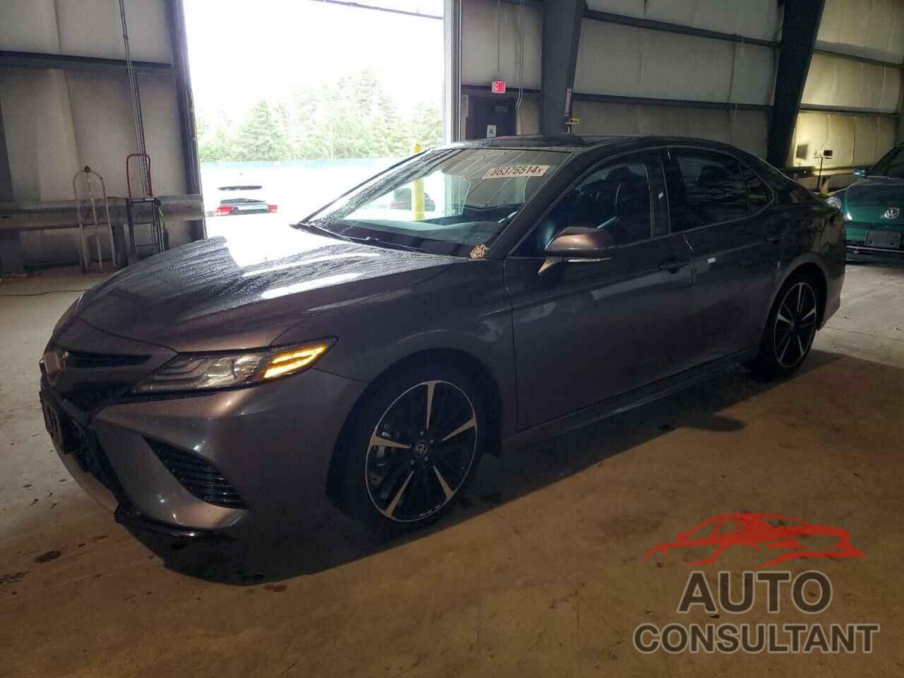 TOYOTA CAMRY 2018 - 4T1B61HK2JU013129