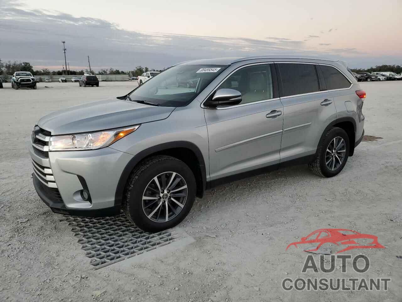 TOYOTA HIGHLANDER 2019 - 5TDJZRFH8KS564118