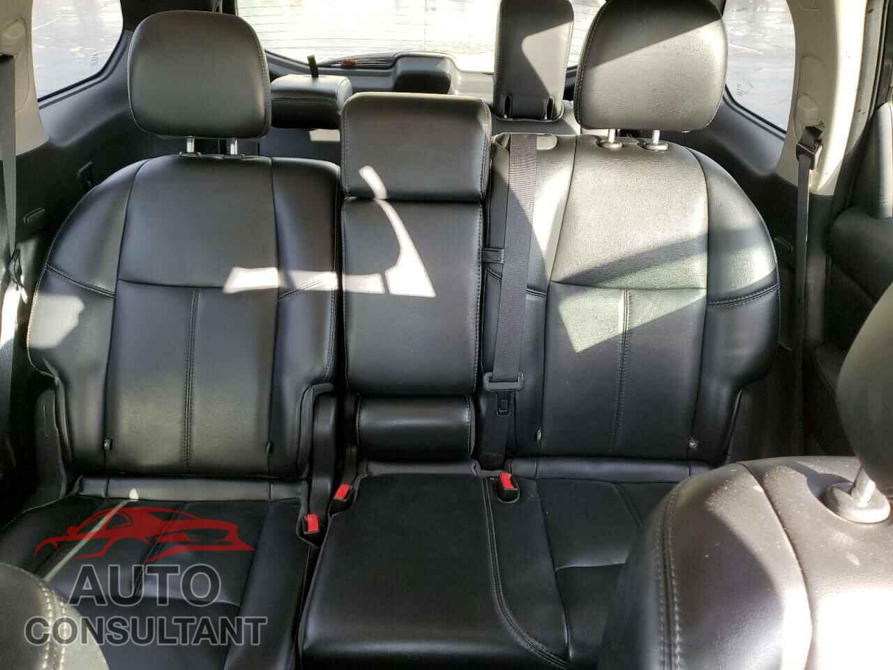 NISSAN PATHFINDER 2017 - 5N1DR2MN0HC678973