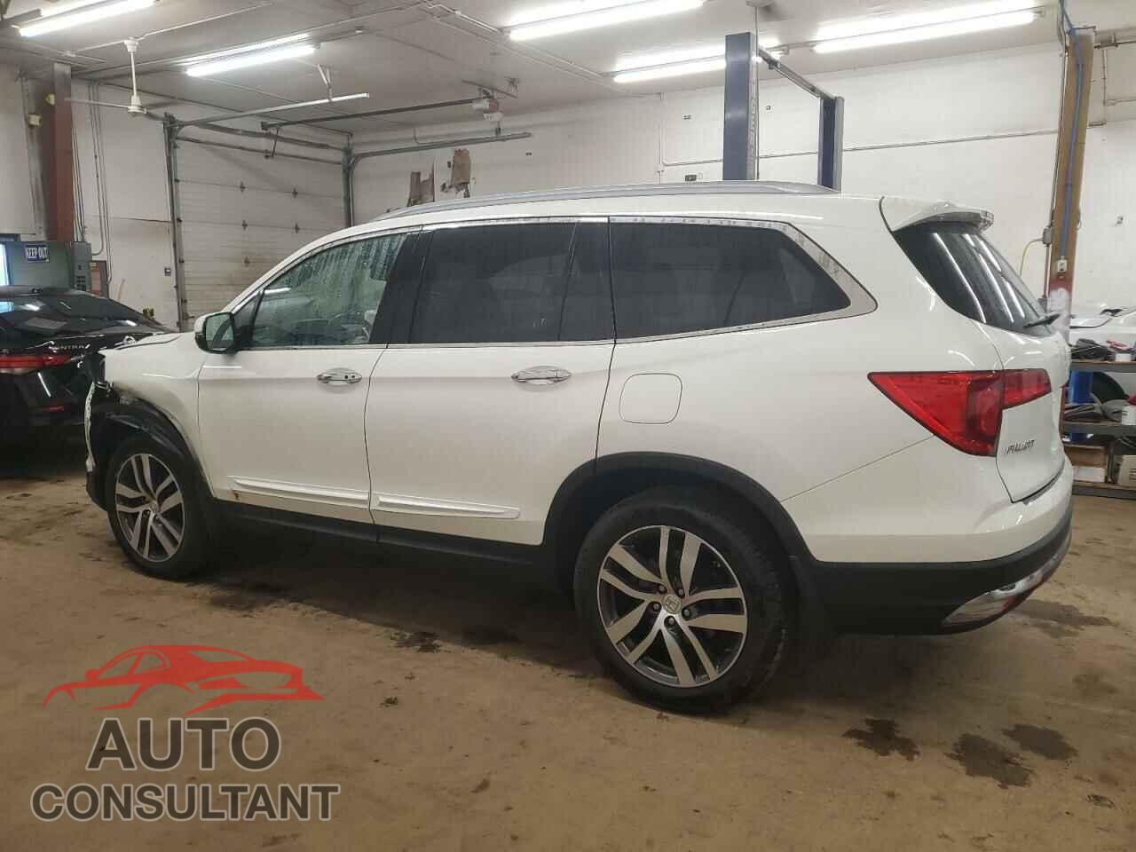 HONDA PILOT 2017 - 5FNYF6H96HB044332