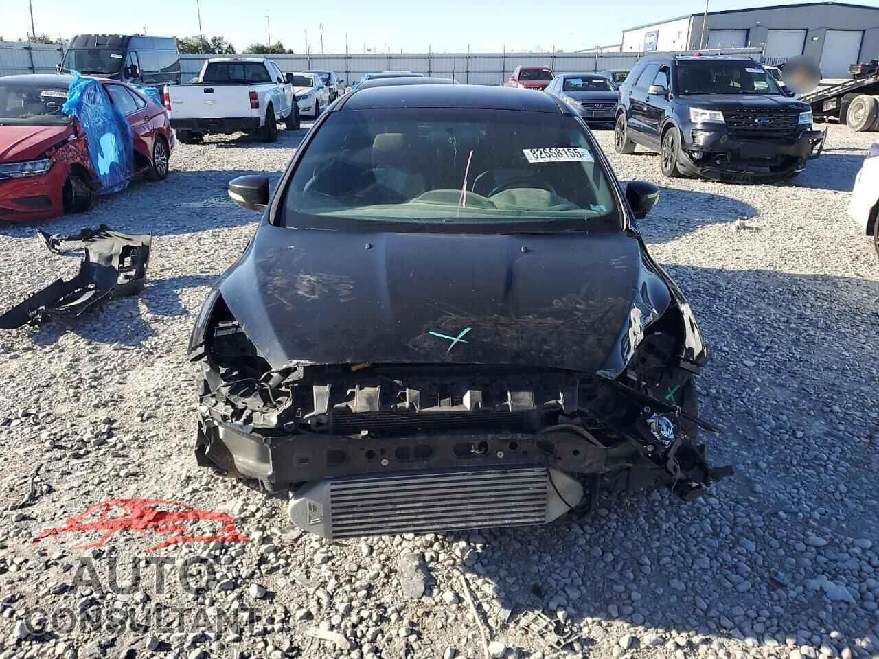 FORD FOCUS 2018 - 1FADP3L96JL269666