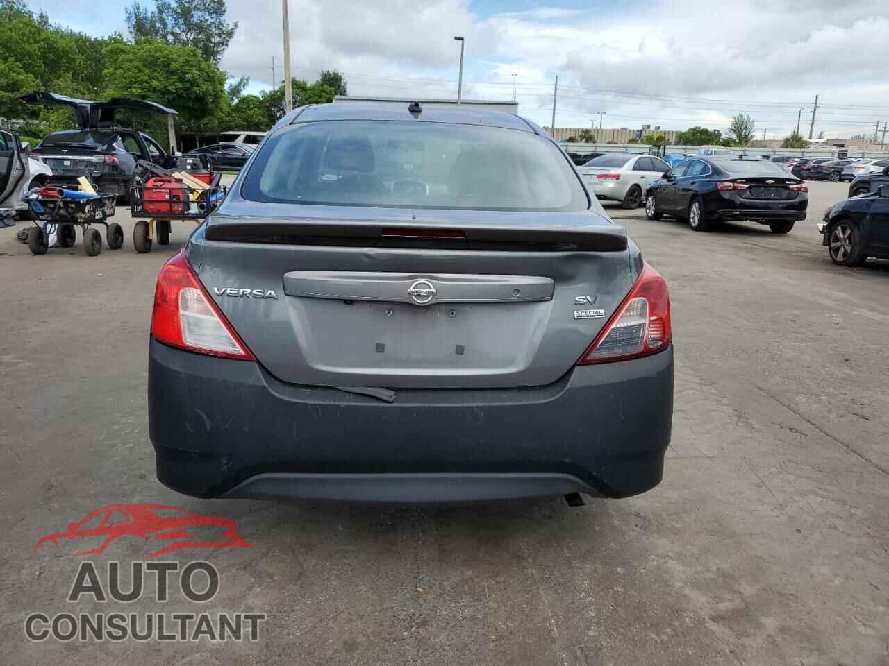NISSAN VERSA 2018 - 3N1CN7AP1JL836233