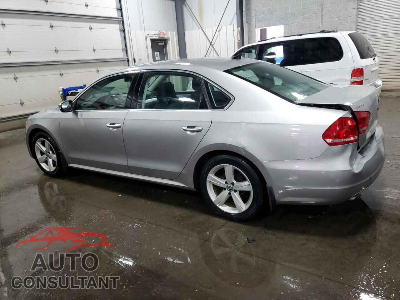 VOLKSWAGEN PASSAT 2013 - 1VWBH7A34DC148334