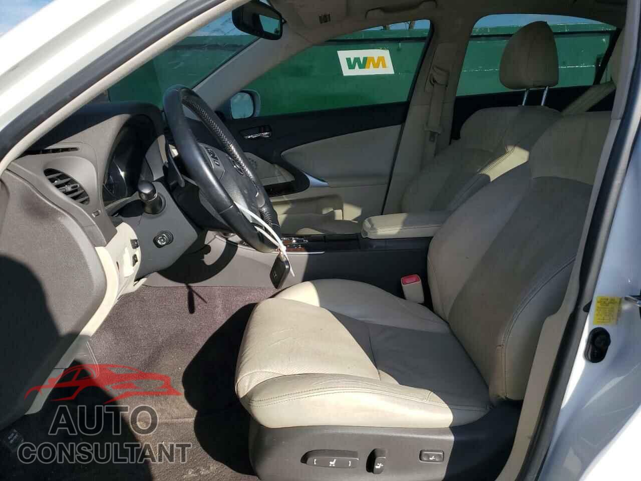 LEXUS IS 2011 - JTHCF5C23B2035417