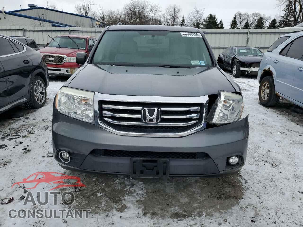 HONDA PILOT 2013 - 5FNYF4H47DB038560