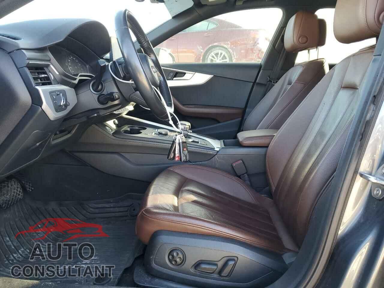 AUDI A4 2018 - WAUDNAF45JA085333