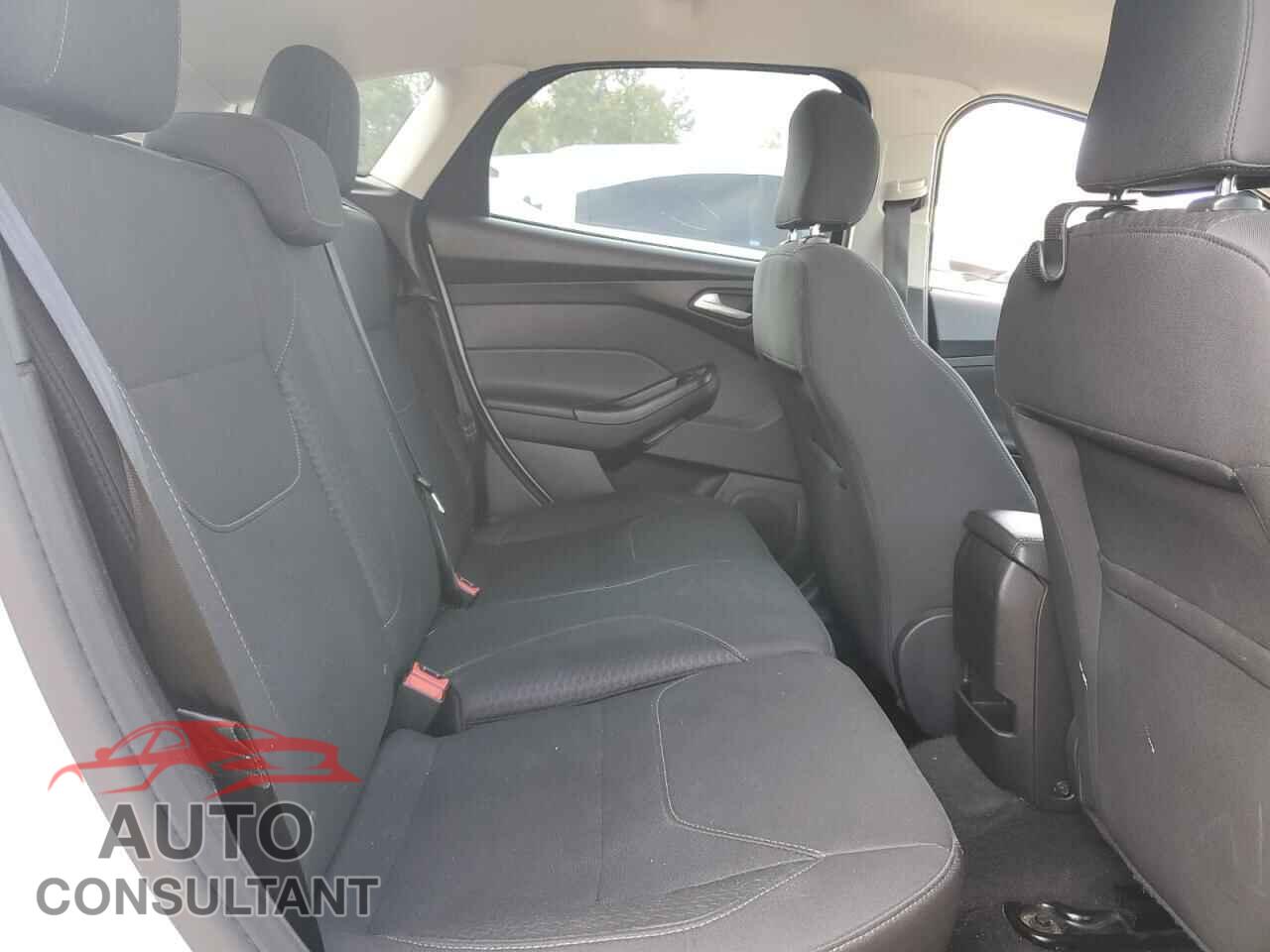 FORD FOCUS 2015 - 1FADP3K2XFL359673