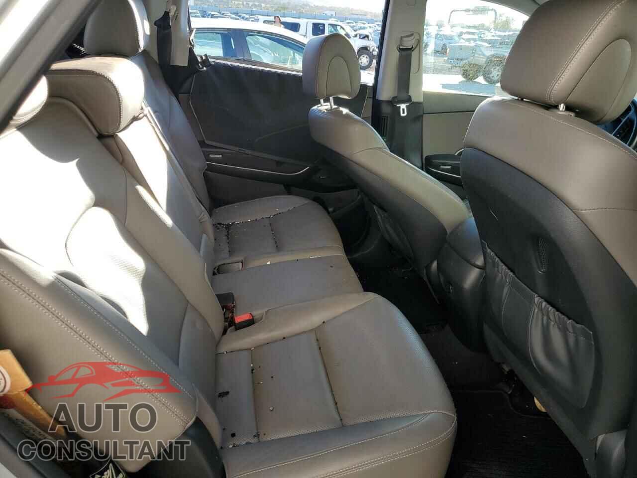HYUNDAI SANTA FE 2017 - KM8SR4HF8HU218427