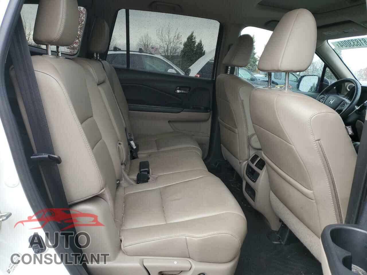 HONDA PILOT 2016 - 5FNYF6H51GB081929