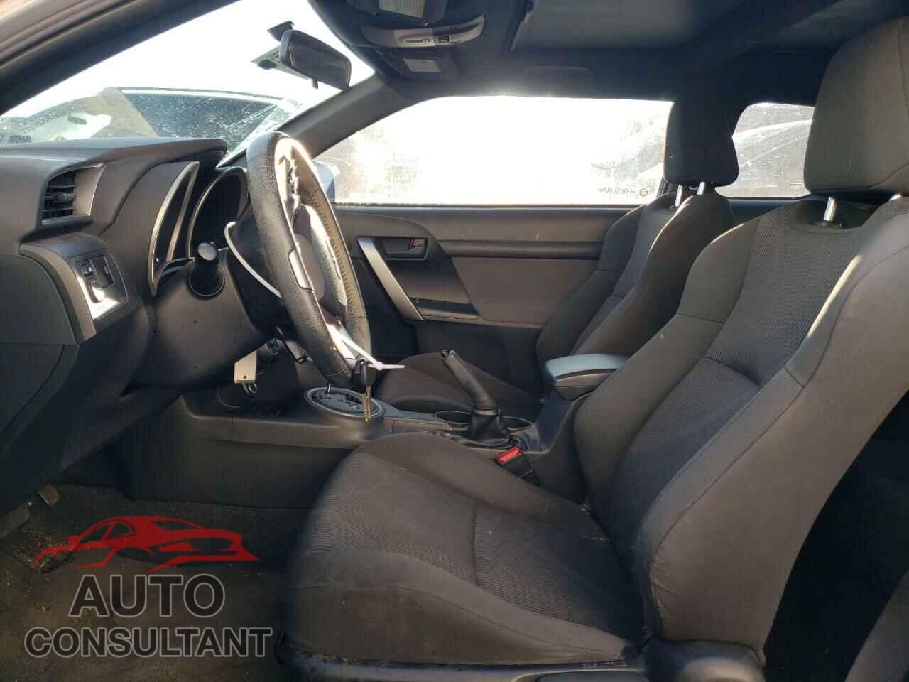TOYOTA SCION 2013 - JTKJF5C78D3054152