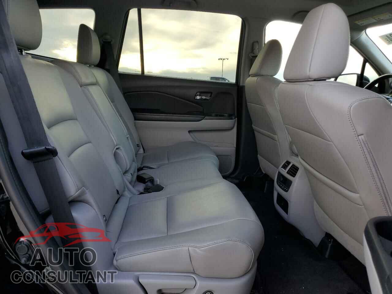 HONDA PILOT 2017 - 5FNYF5H50HB013276