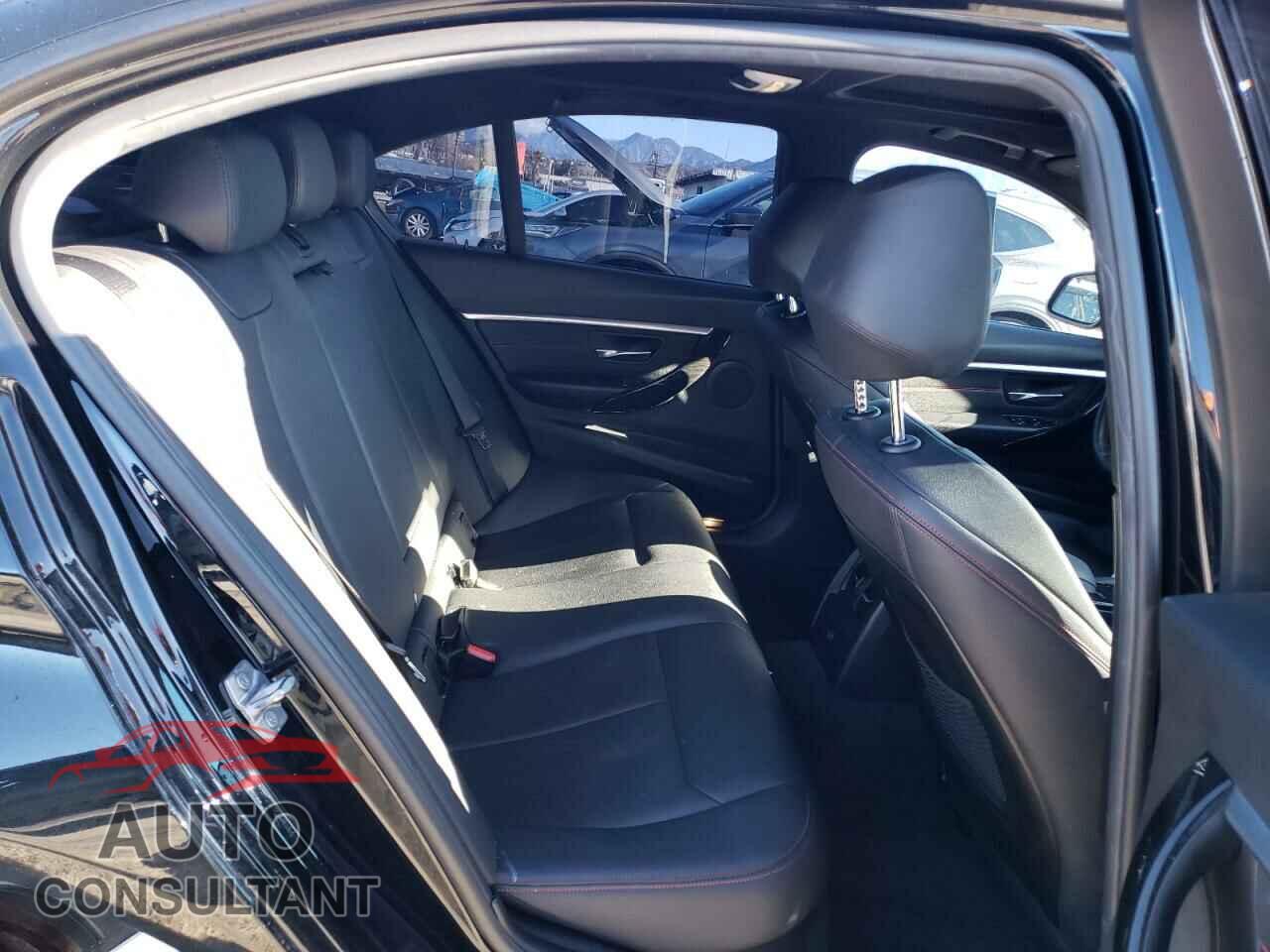 BMW 3 SERIES 2018 - WBA8B9C55JAE22401
