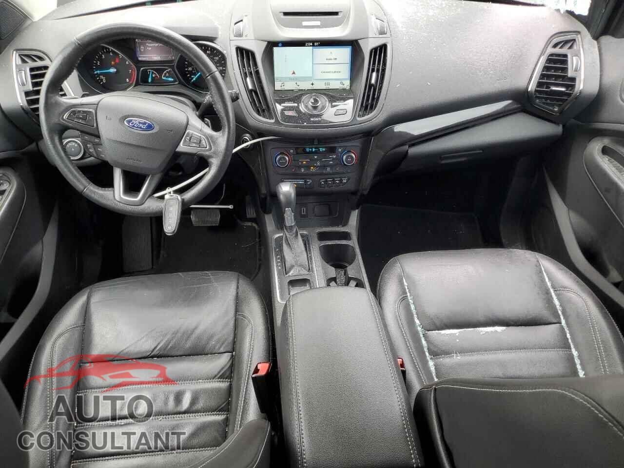 FORD ESCAPE 2017 - 1FMCU0JD1HUE32311