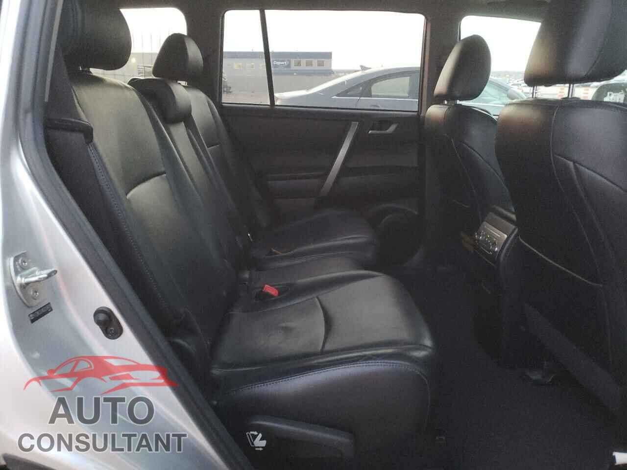 TOYOTA HIGHLANDER 2013 - 5TDBK3EH8DS258076