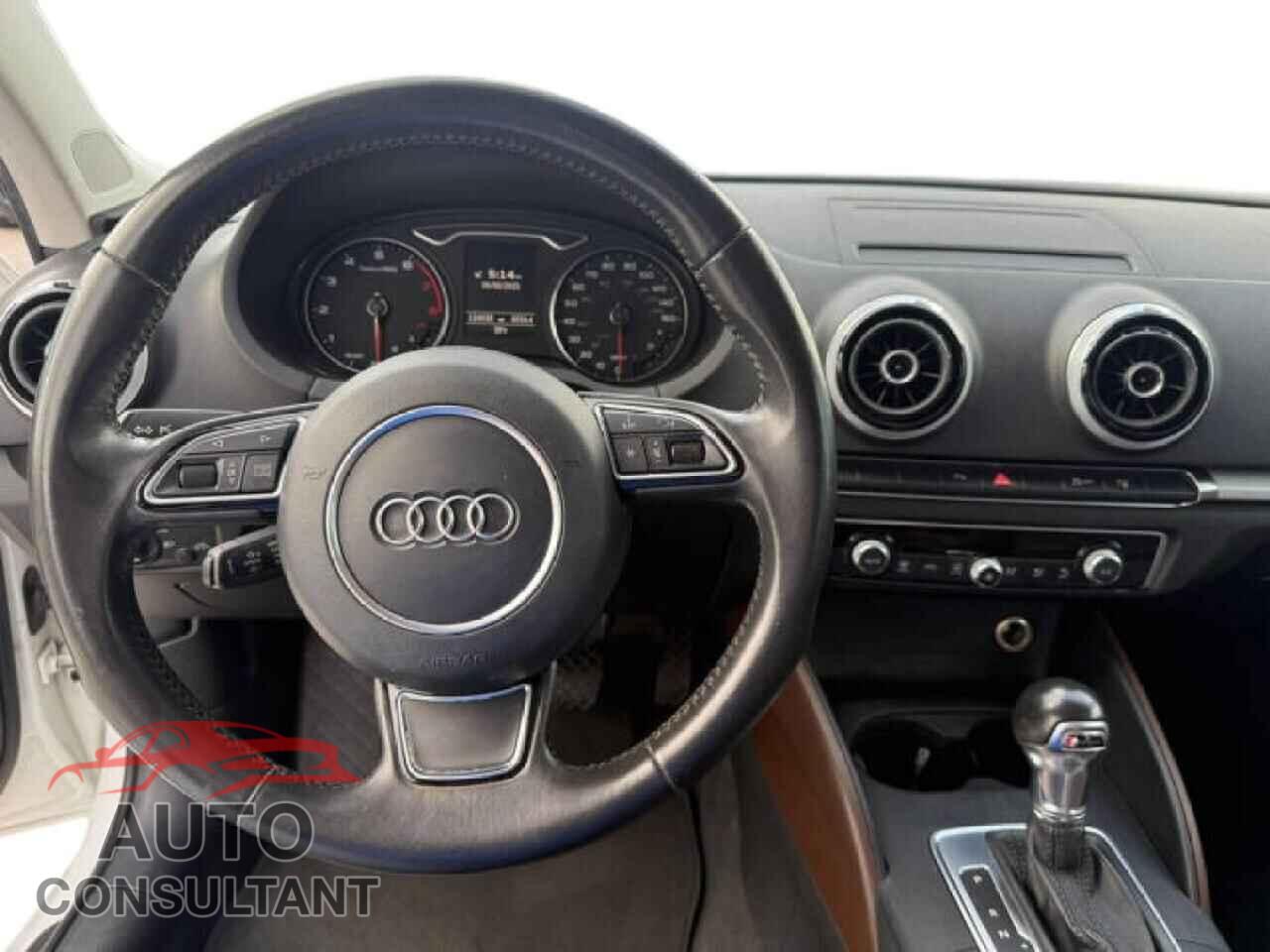 AUDI A3 2016 - WAUA7GFF1G1099773