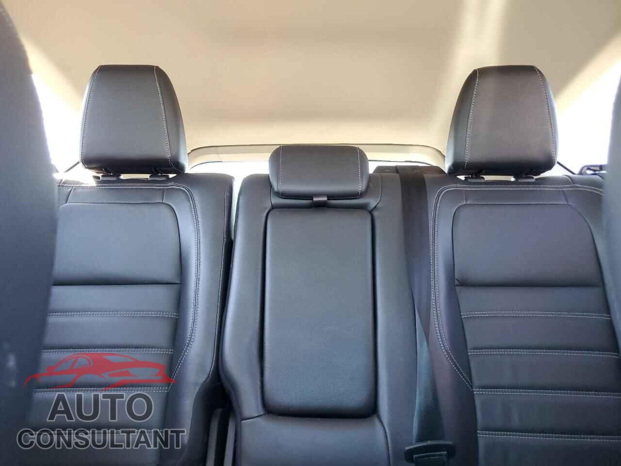FORD ESCAPE 2017 - 1FMCU9J98HUC16021