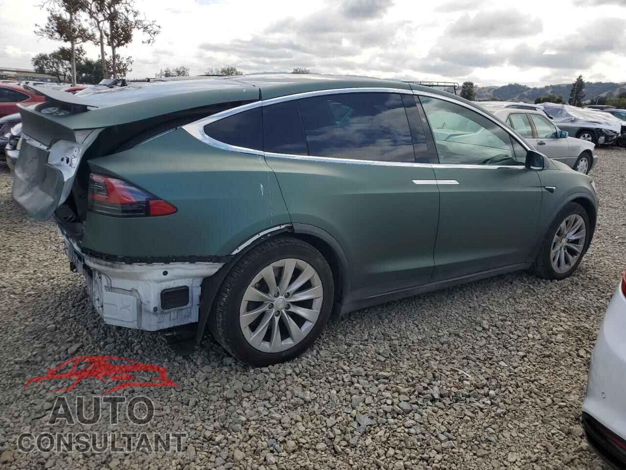 TESLA MODEL X 2018 - 5YJXCAE27JF091891