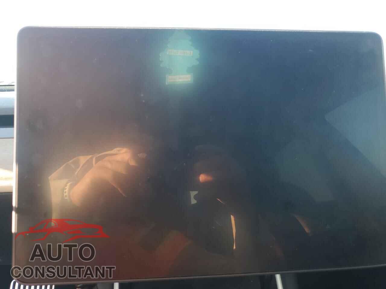 TESLA MODEL 3 2019 - 5YJ3E1EA6KF397109