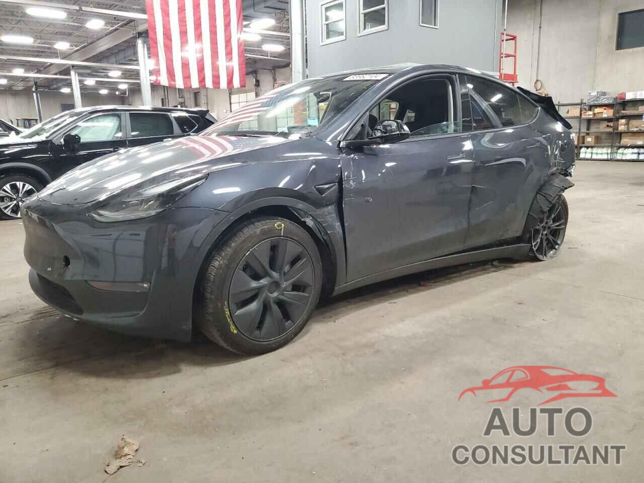 TESLA MODEL Y 2024 - 7SAYGAEE8RF200330