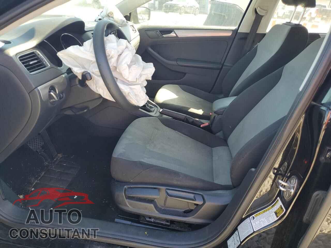 VOLKSWAGEN JETTA 2017 - 3VW2B7AJ5HM329804