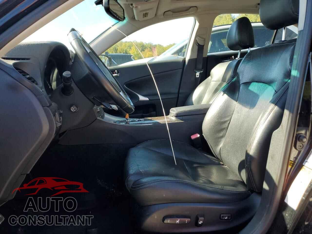 LEXUS IS 2011 - JTHCF5C28B2035137
