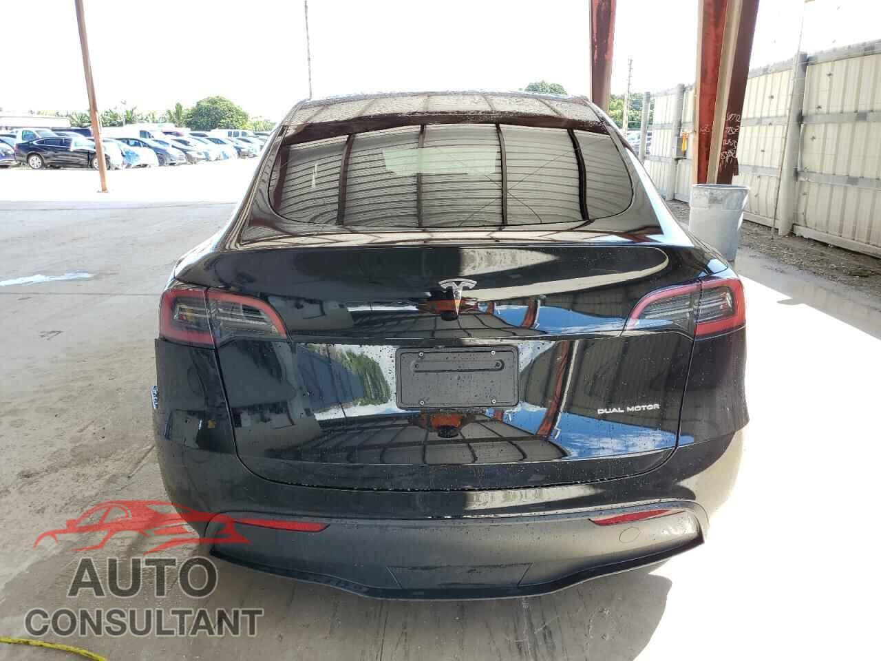 TESLA MODEL Y 2024 - 7SAYGAEE2RF212375