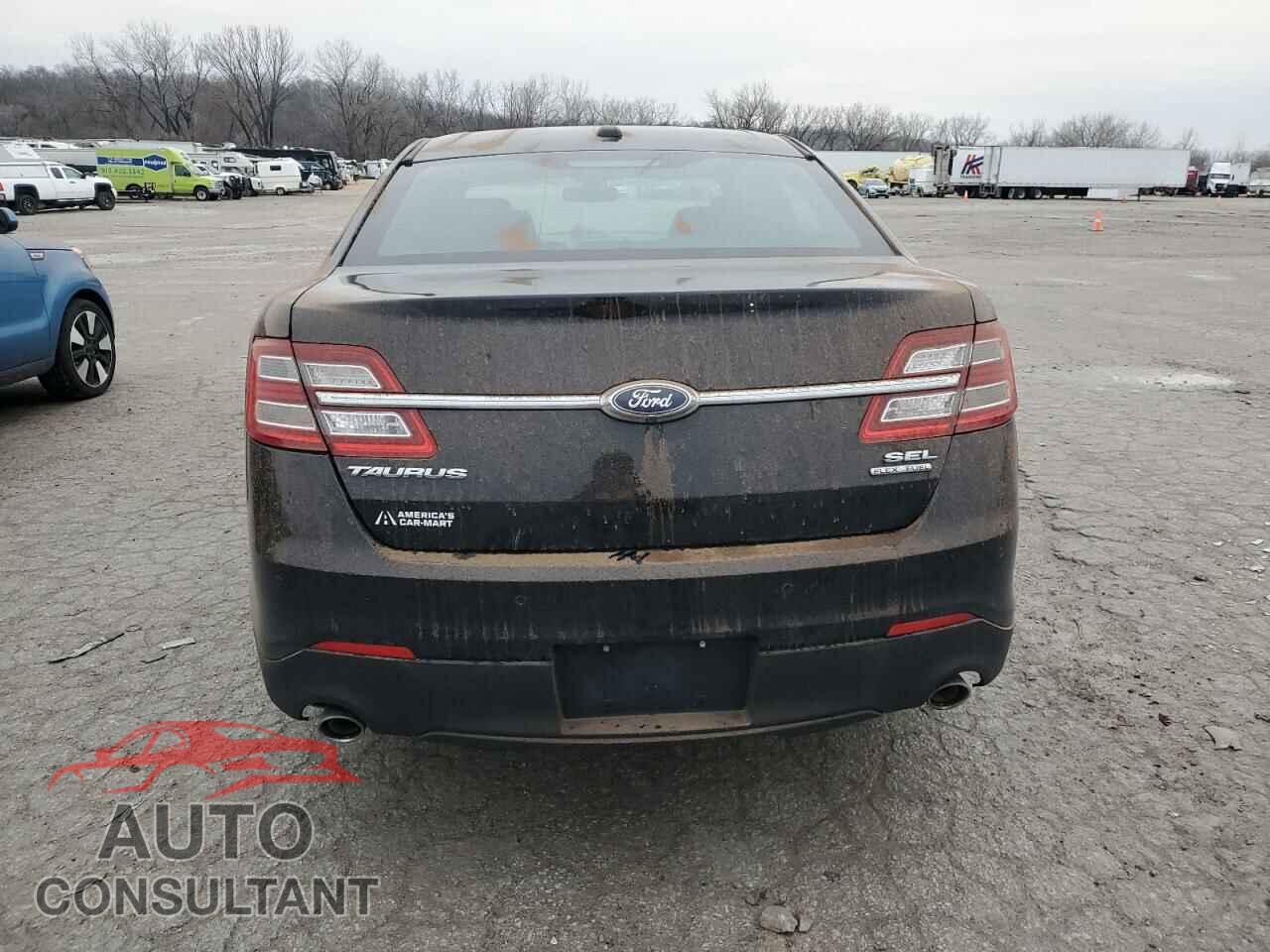 FORD TAURUS 2018 - 1FAHP2E84JG137434