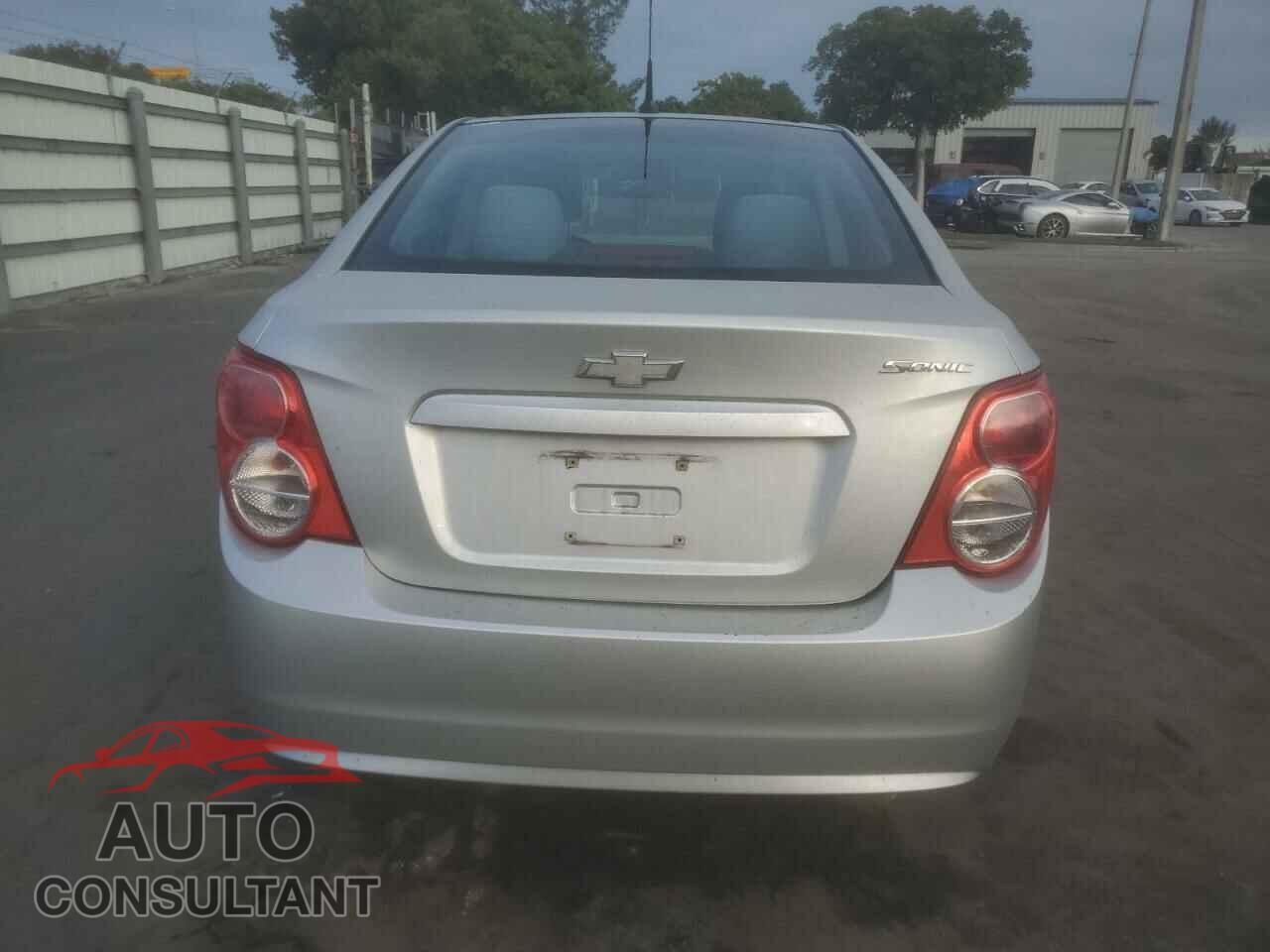 CHEVROLET SONIC 2012 - 1G1JB5SHXC4120165