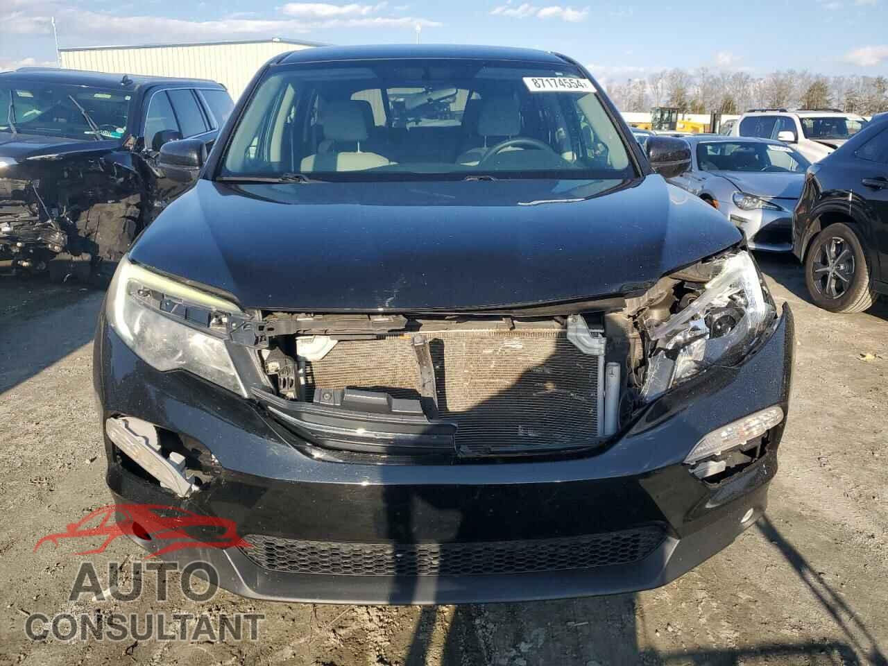 HONDA PILOT 2017 - 5FNYF5H3XHB035624