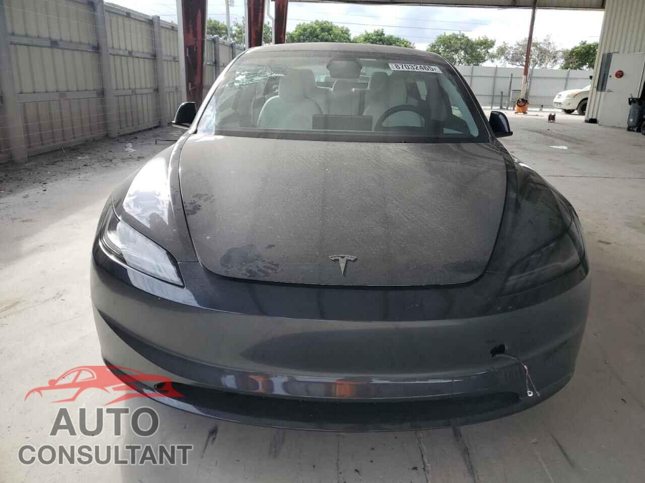 TESLA MODEL 3 2025 - 5YJ3E1EA4SF009911