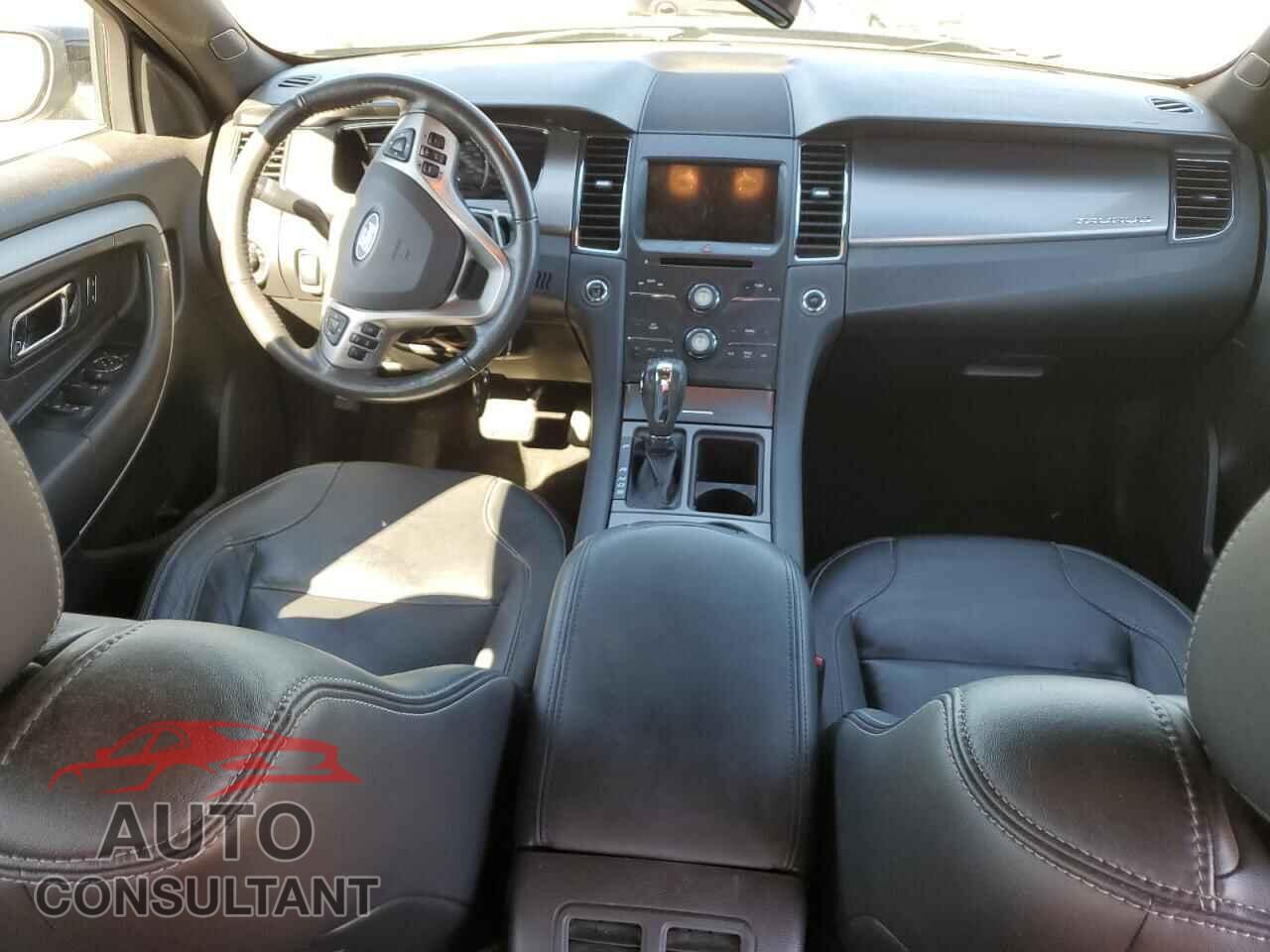 FORD TAURUS 2018 - 1FAHP2E89JG116885