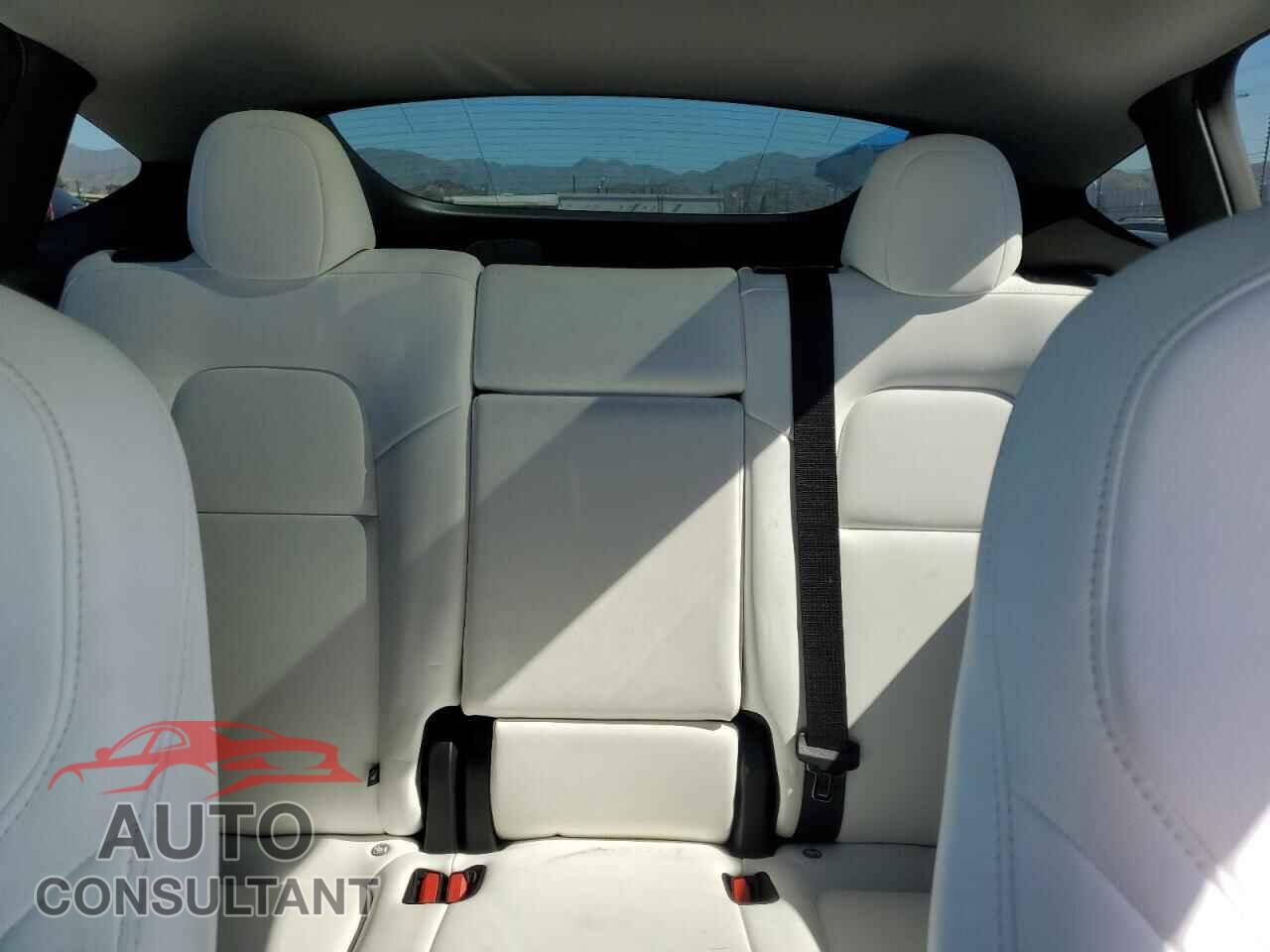 TESLA MODEL Y 2024 - 7SAYGDEE1RA322400