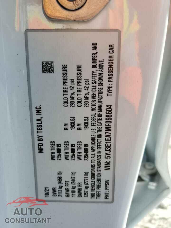 TESLA MODEL 3 2021 - 5YJ3E1EA7MF098604