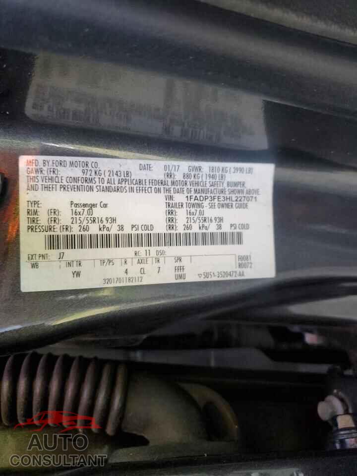 FORD FOCUS 2017 - 1FADP3FE3HL227071