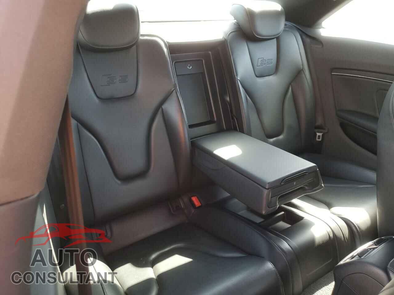 AUDI S5/RS5 2011 - WAUCVAFRXBA048156