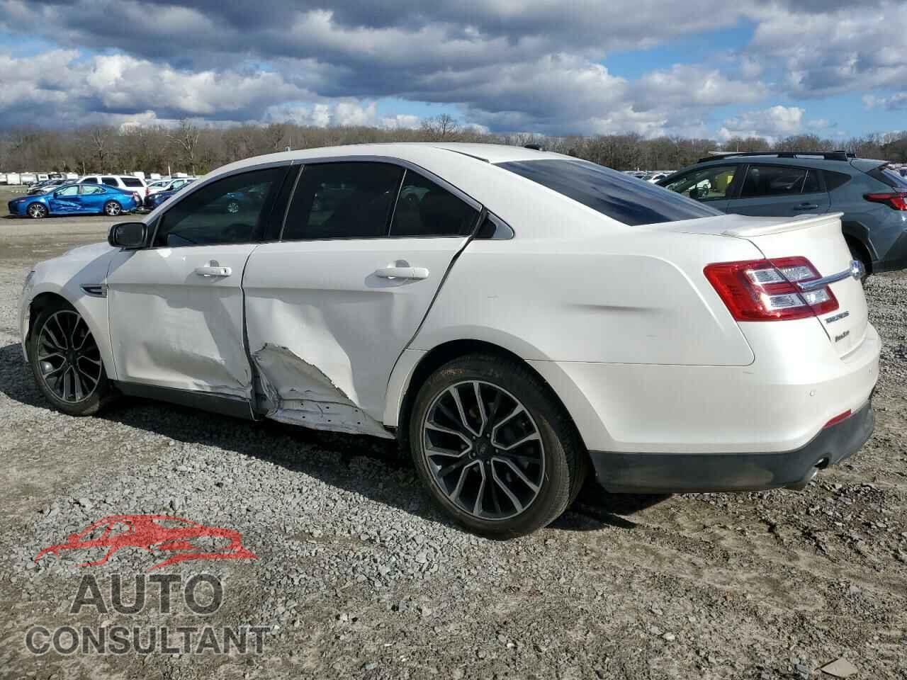 FORD TAURUS 2018 - 1FAHP2E88JG127859