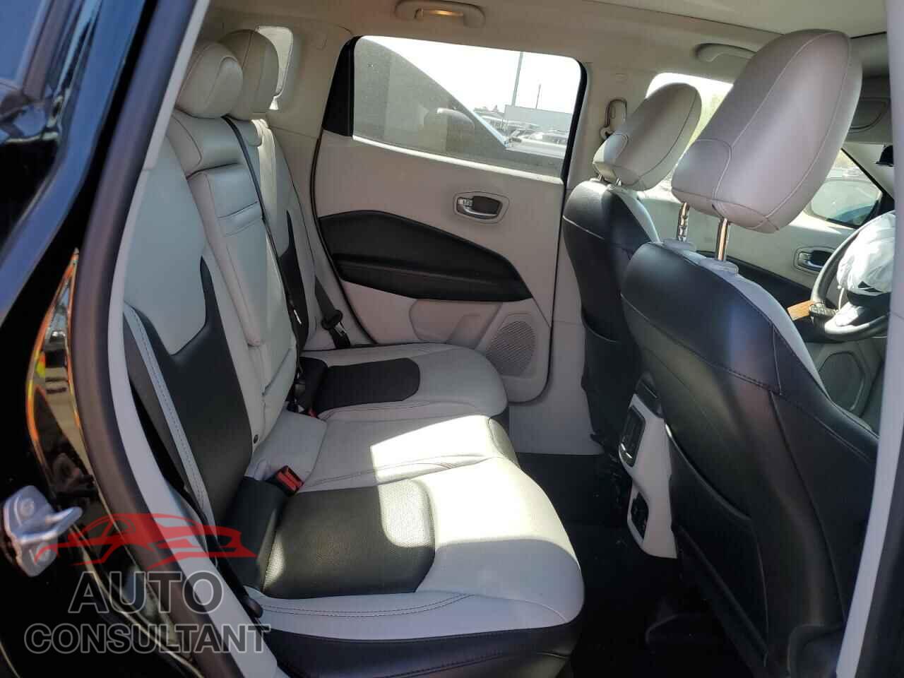 JEEP COMPASS 2018 - 3C4NJDCB4JT396980