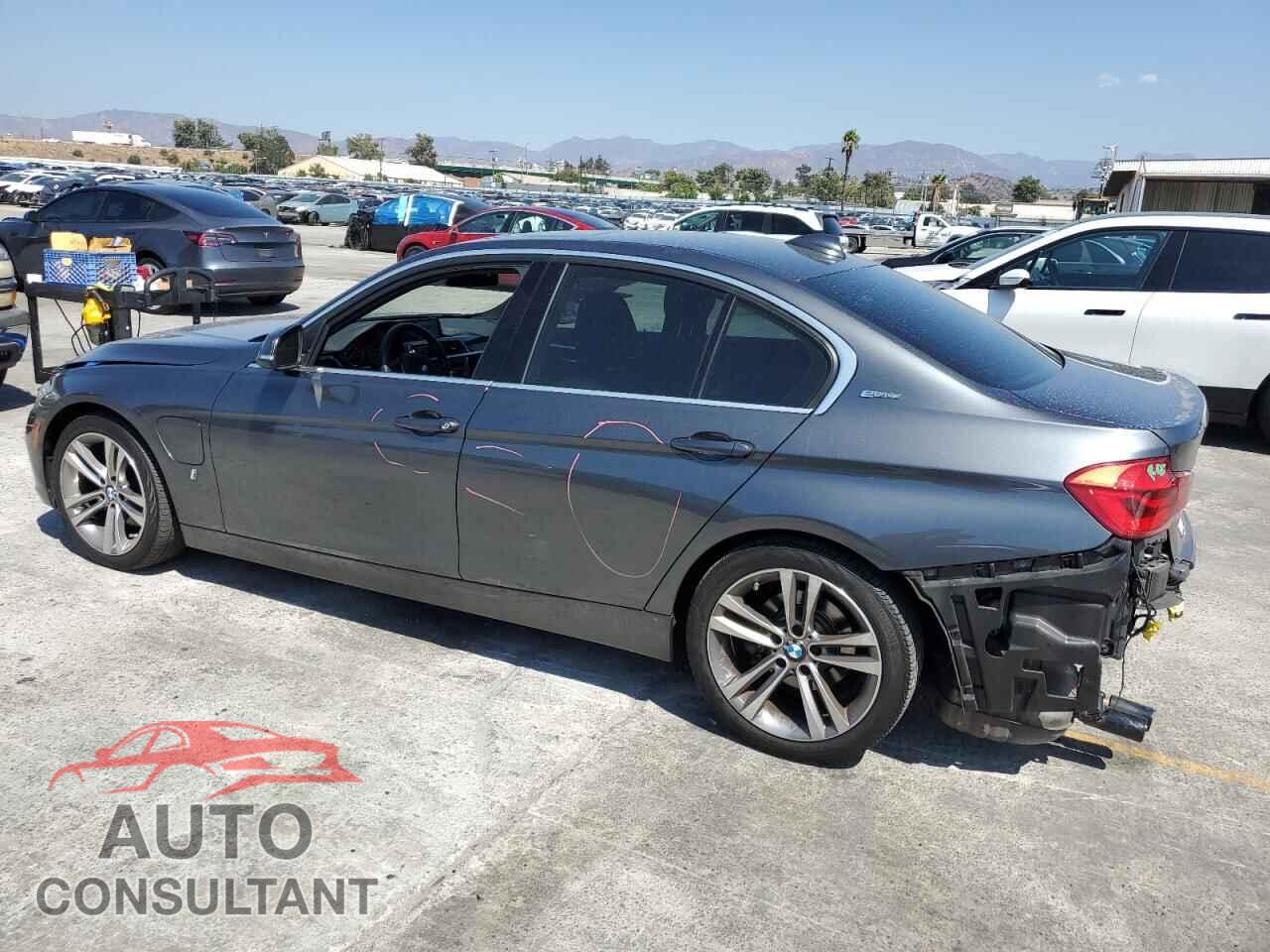 BMW 3 SERIES 2018 - WBA8E1C58JA762874