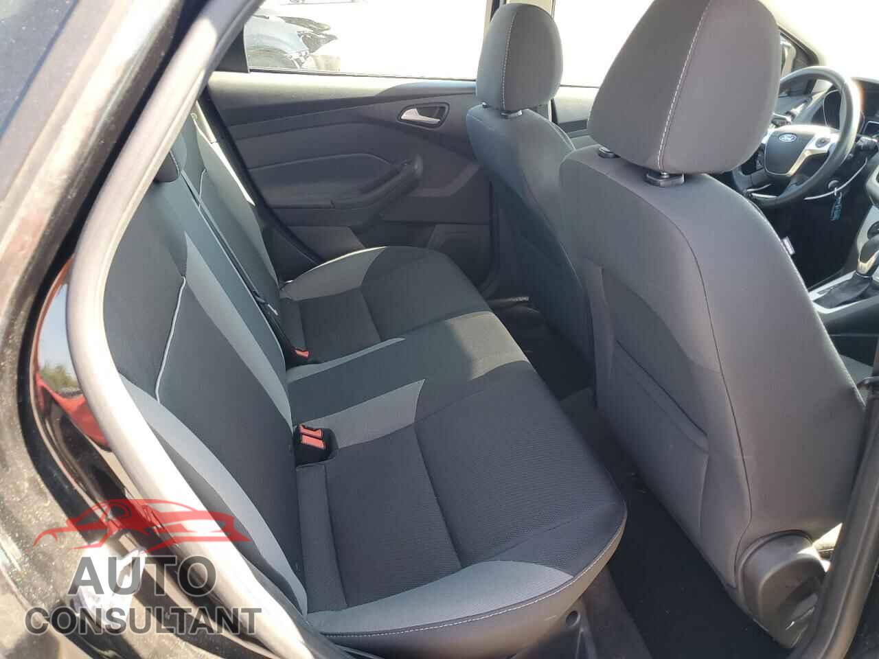 FORD FOCUS 2014 - 1FADP3F21EL413127
